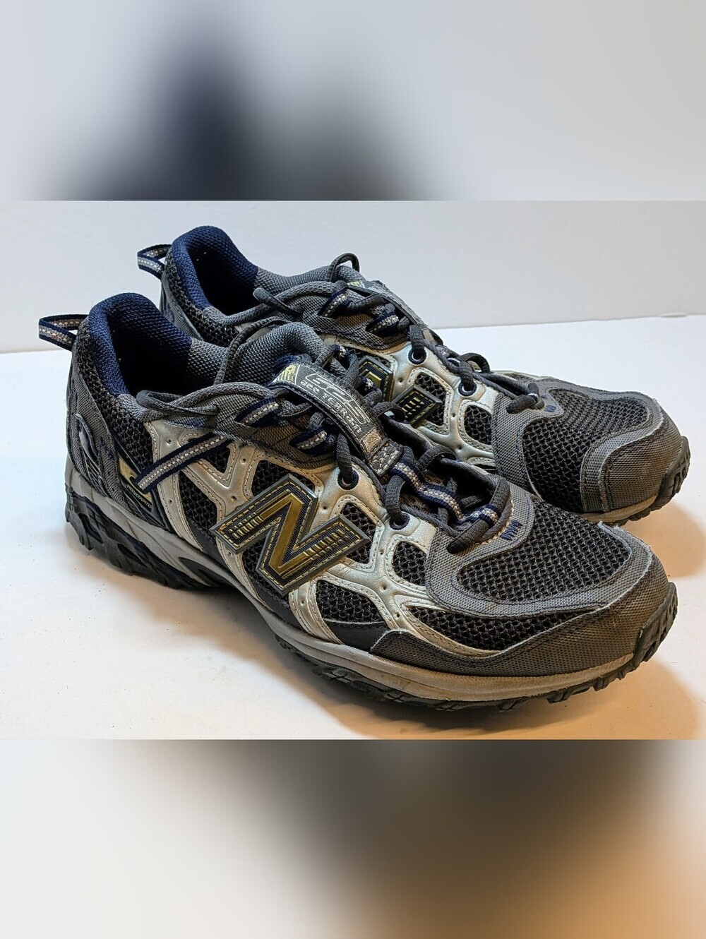 New Balance 625 Trail Running Shoes Men's Size 8.5 Gray Blue Athletic Sneakers